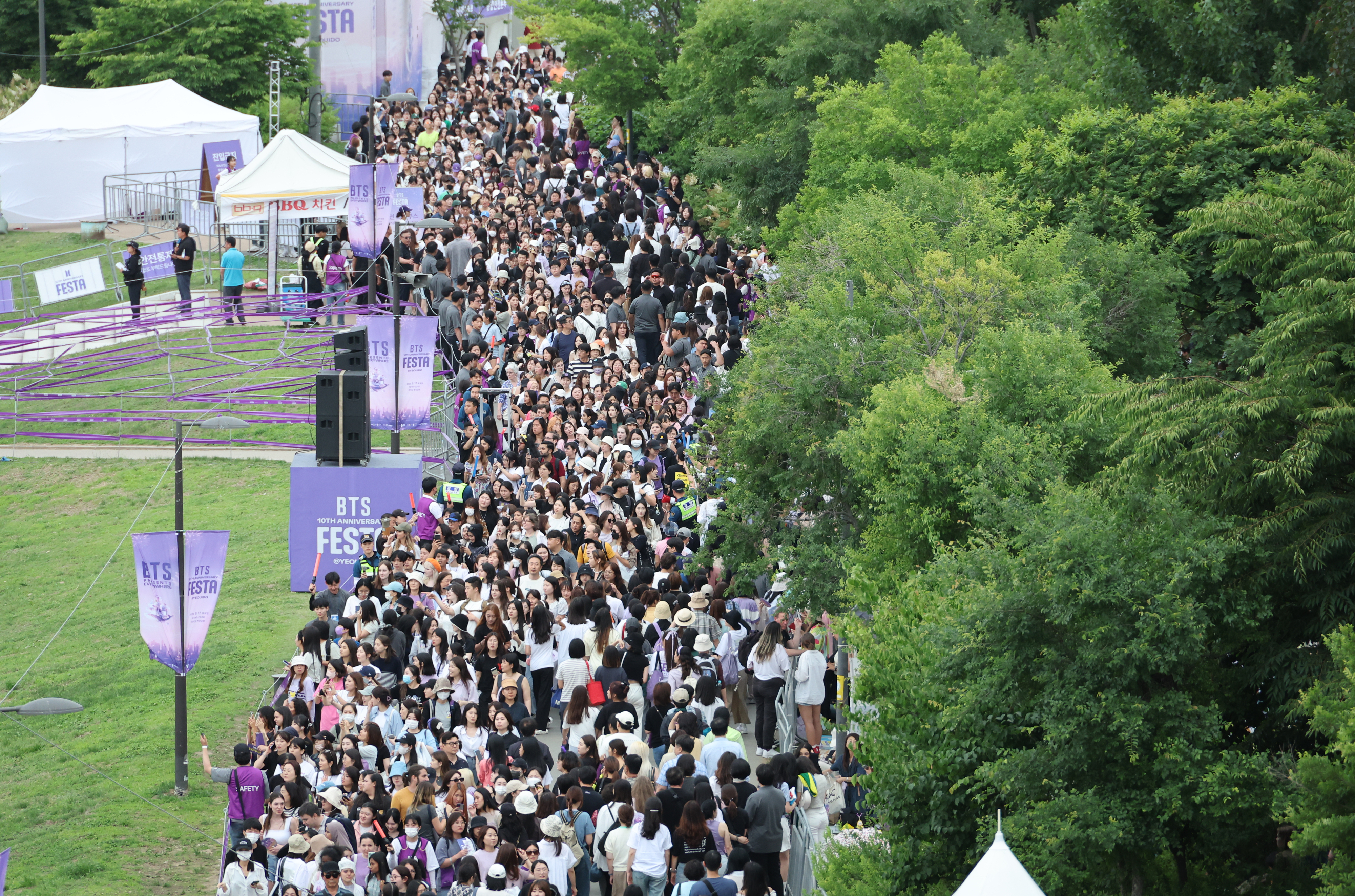 여의도 한강공원 접수한 아미들