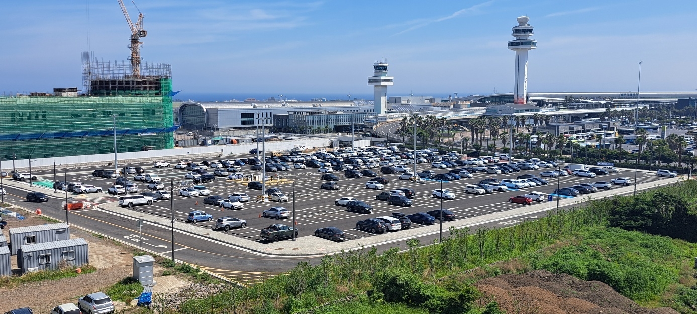 제주국제공항 신규  P2 장기주차장의 모습. 한국공항 공사 제주공항은 50% 할인 이벤트를 이달말 종료한 뒤 7월부터 1일 주차요금을 20% 할인할 예정이다. 한국공항공사 제주공항 제공