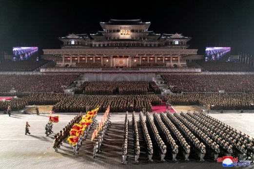 북한이 건군절(인민군 창건일) 75주년인 지난 2월 8일 평양 김일성광장에서 열병식을 개최했다고 조선중앙통신이 보도했다. 연합뉴스