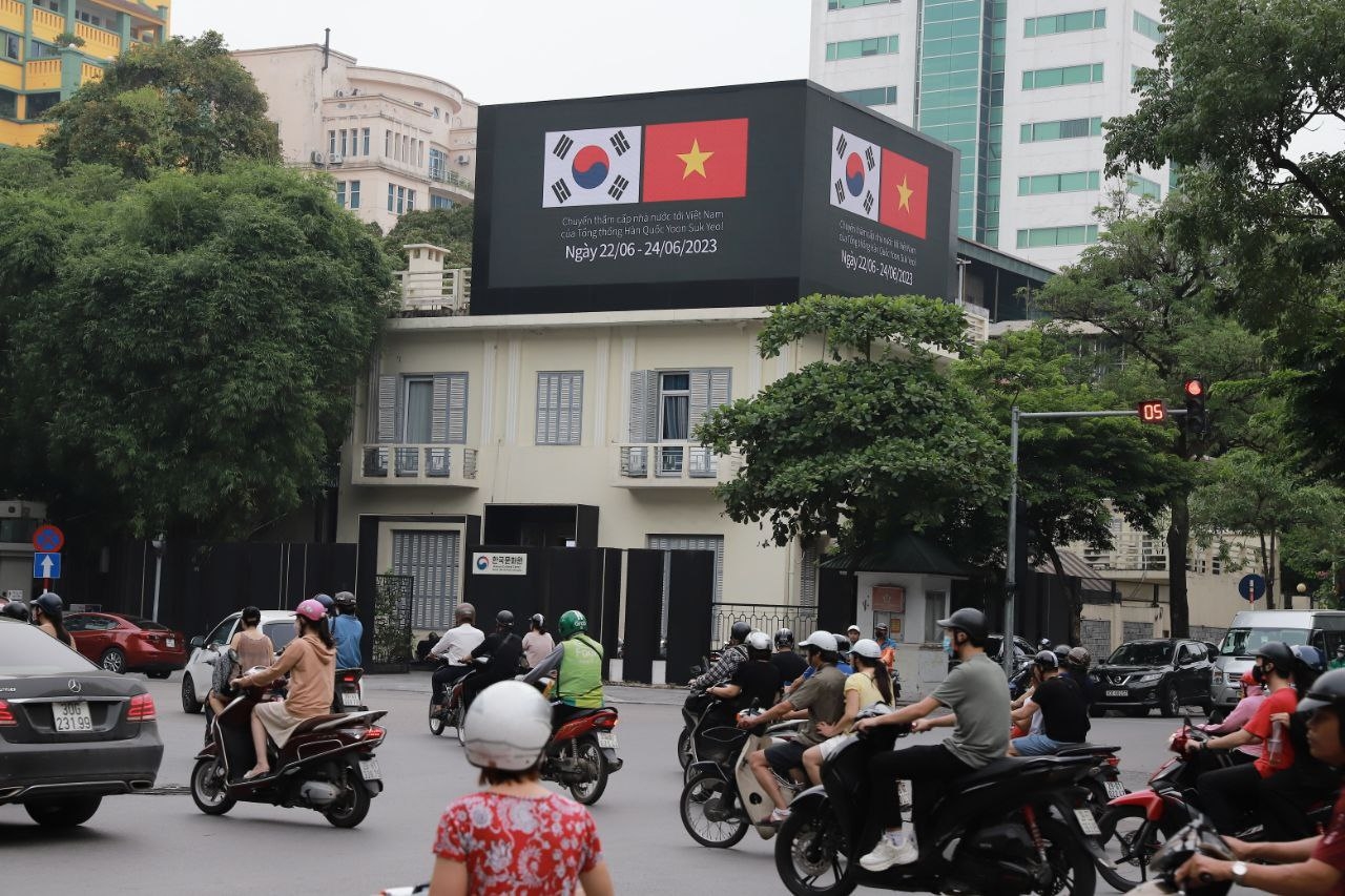 하노이 시내엔 국빈방문 환영 전광판