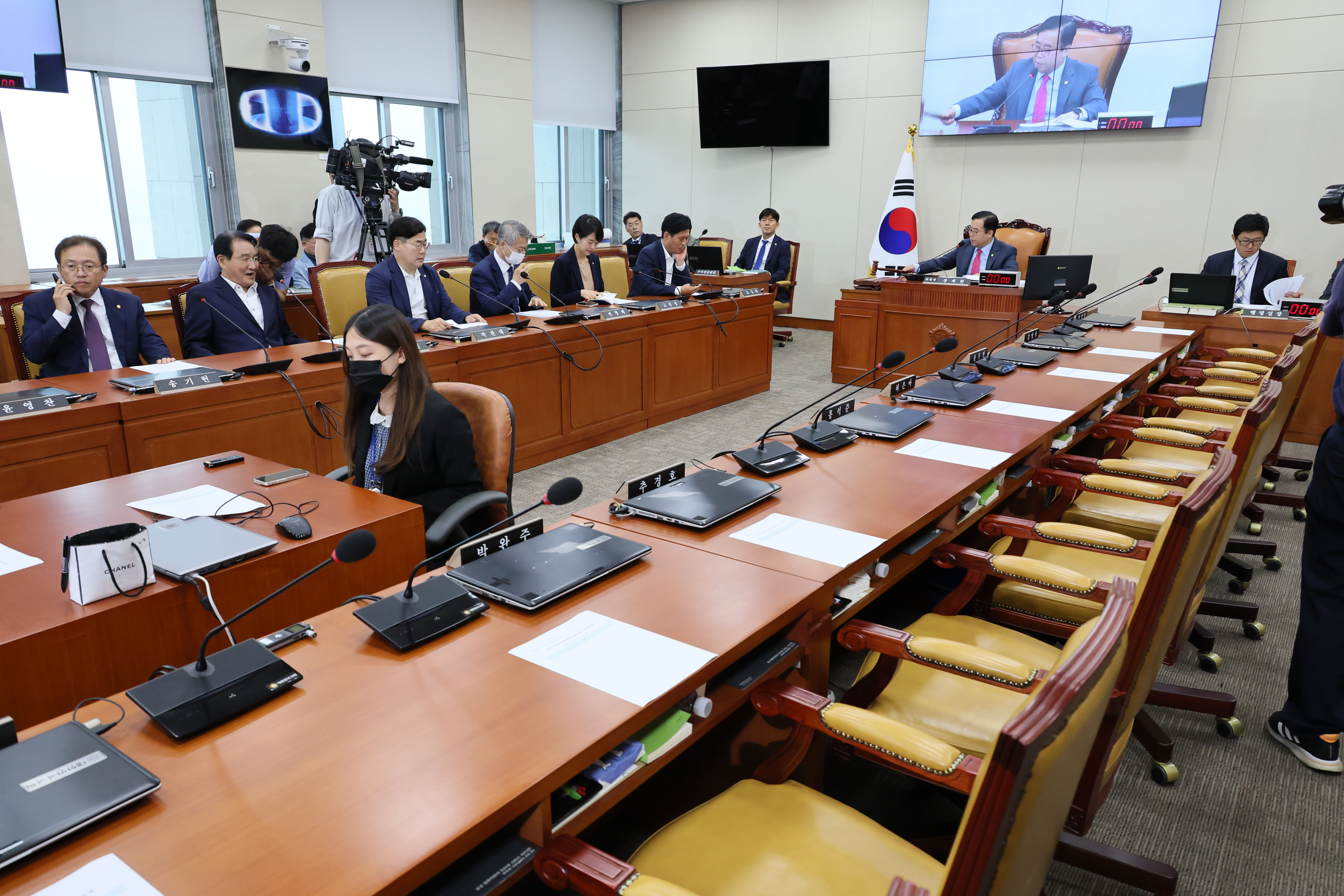 반쪽 과방위 전체회의