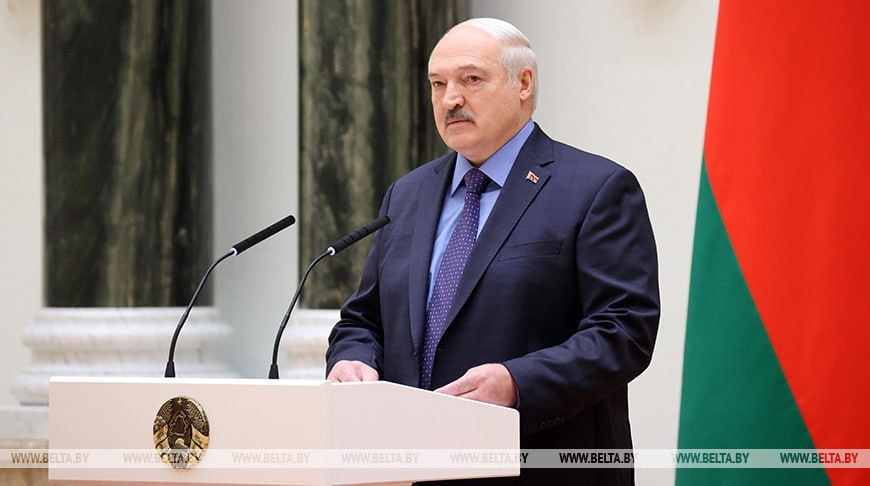 벨라루스 국영 ‘벨타’ 통신에 따르면 알렉산드르 루카셴코(사진) 벨라루스 대통령은 27일(현지시간) 고위급 군 장교와 언론인 등이 참석한 가운데 치러진 승진 군 장성 견장 수여식 행사에서 바그너 반란 협상 과정을 소개했다. 2023.6.27 벨타