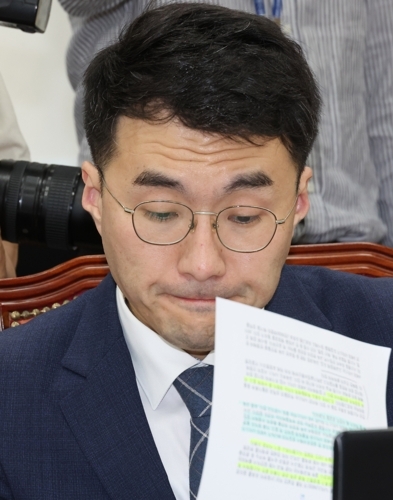 윤리위 자료제출 뭉개는 김남국 의원