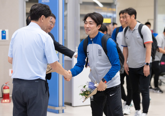 변성환 U17 한국 축구대표팀 감독이 4일 오전 인천국제공항을 통해 귀국하고 있다. 뉴스1