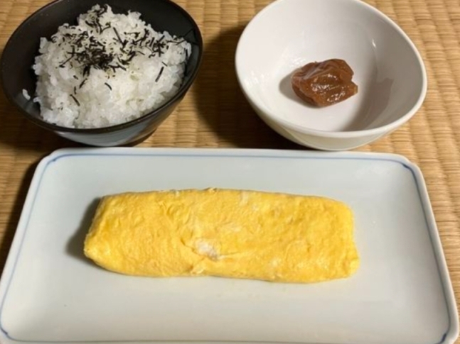20년 약 8억 5000만원을 모았다는 ‘파이어족’ 40대 일본 남성이 공개한 저녁 식단. ‘절대퇴사맨’ 트위터 캡처