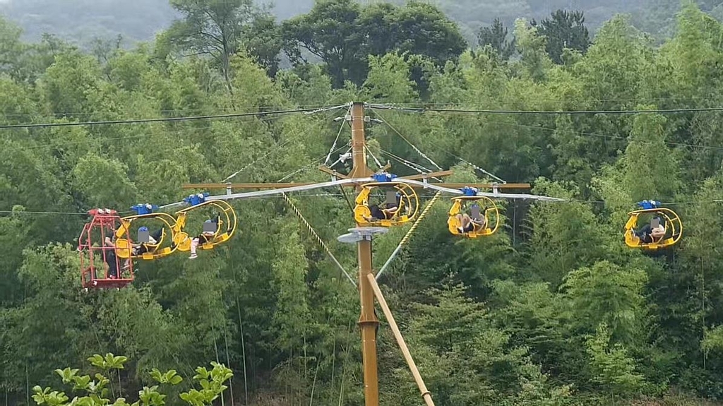 일 오전 경남 진주시 월아산 ‘숲속의 진주’ 체험시설인 에코라이더가 멈춰 서 있다. (독자 최준홍 씨 제공) 연합뉴스