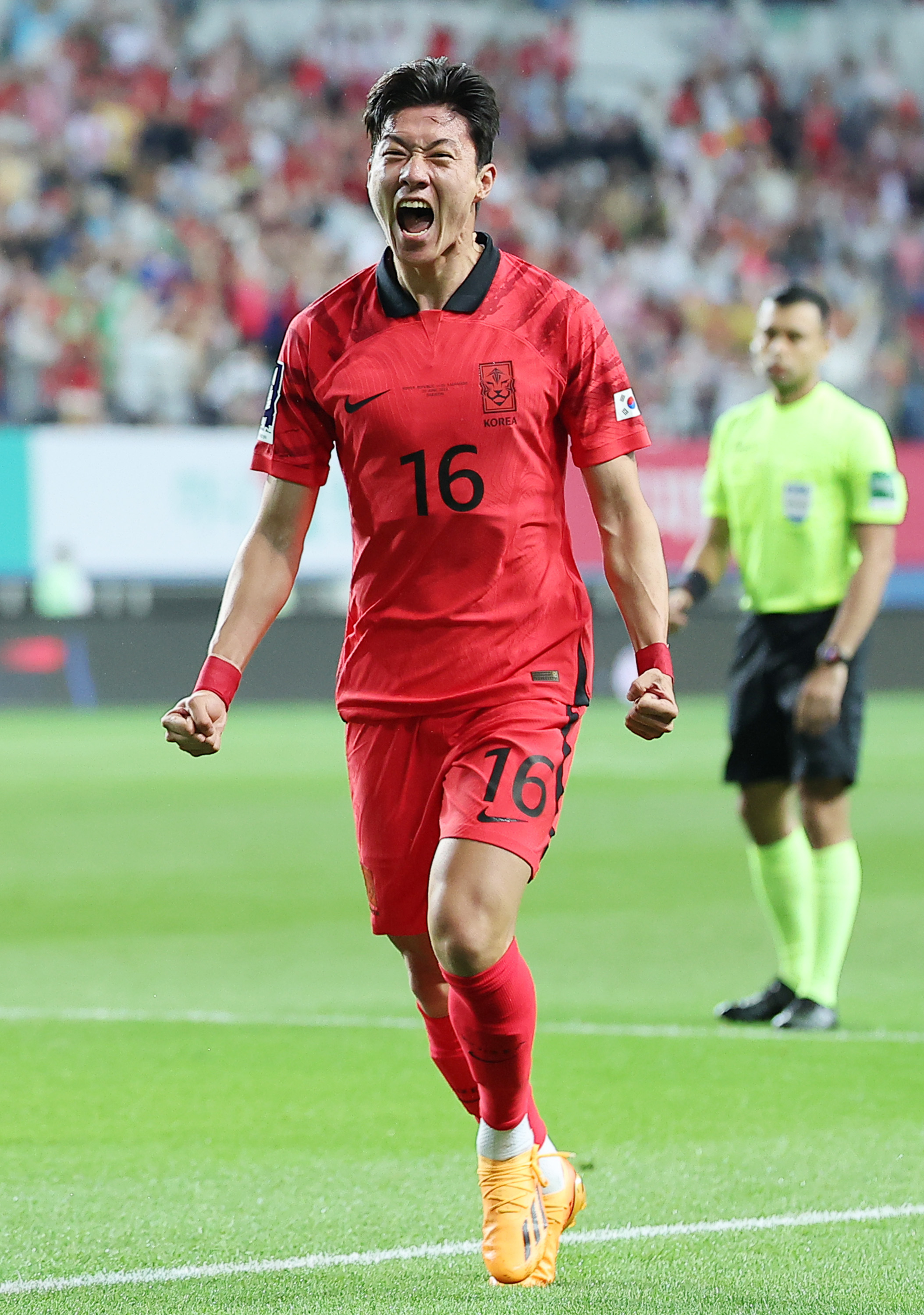 지난달 20일 대전월드컵경기장에서 열린 축구 국가대표팀 평가전 한국과 엘살바도르의 경기에서 선제골을 넣고 기뻐하는 황의조. 연합뉴스