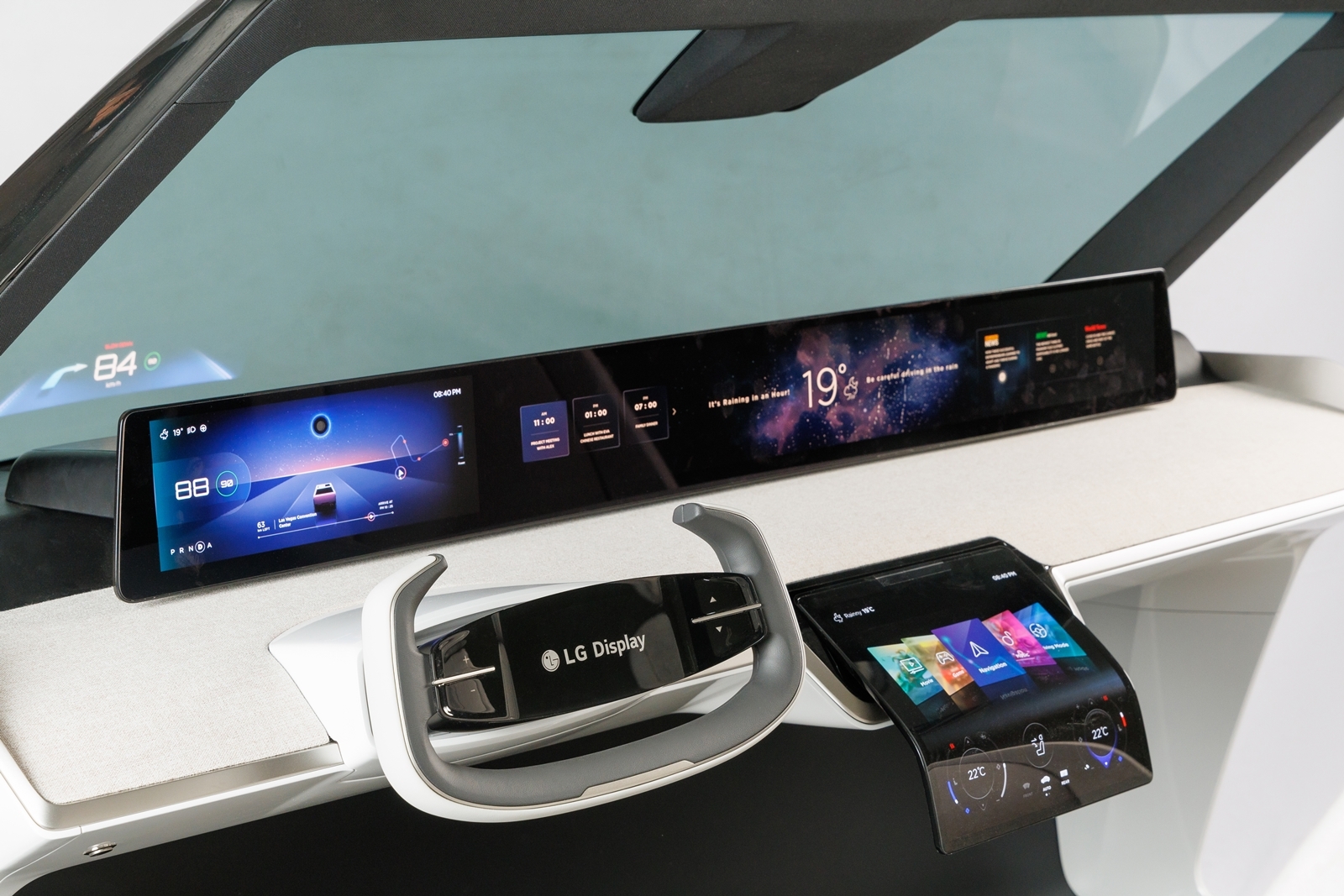 LG디스플레이가 지난 1월 열린 세계 최대의 IT가전 전시회인 CES 2023에서 공개한 차량용 OLED로 구성된 차량용 콕핏. LG 디스플레이 제공