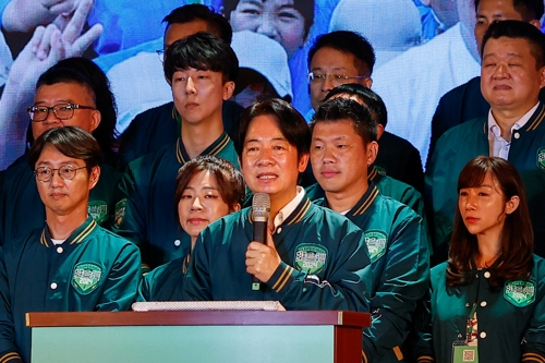 라이칭더(가운데) 대만 집권 민진당 총통(대통령) 후보