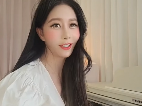 인터넷방송인(BJ) 소혜리로 활동 중인 하나경. 유튜브 채널 ‘춤추는소혜리’ 캡처