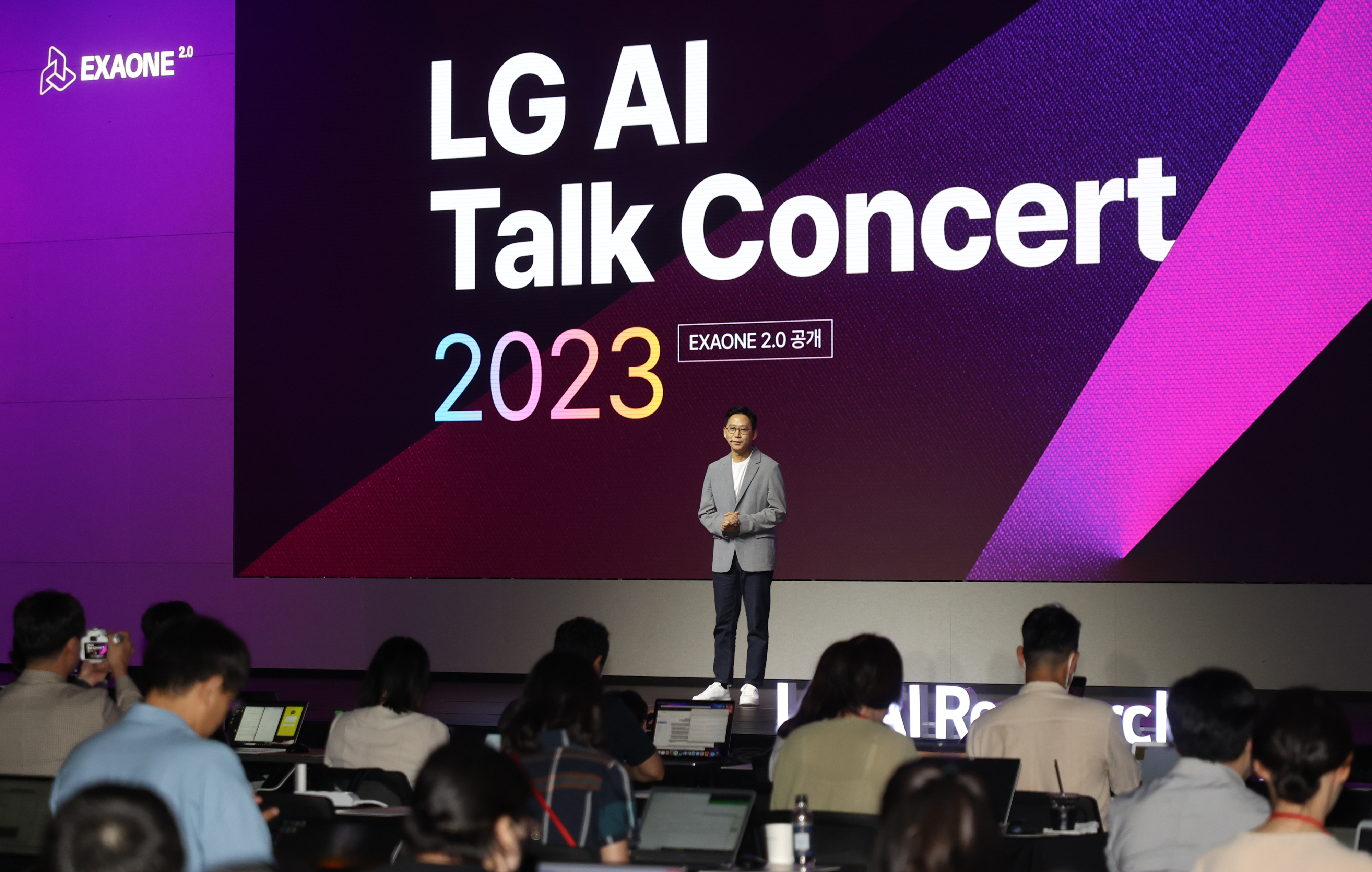 LG, 초거대AI ‘엑사원 2.0’ 공개…“신소재·신약개발에 활용”