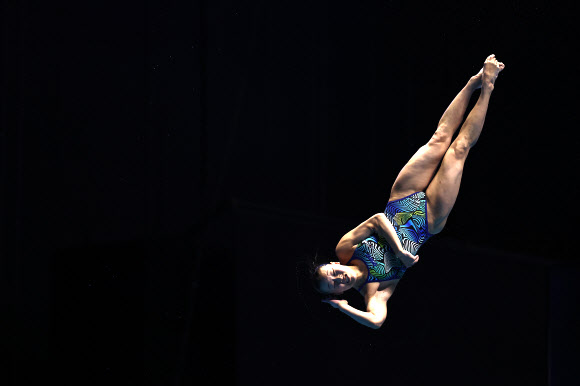 일본 사야카 미카미가 20일 일본 후쿠오카현 수영장에서 열린 2023 세계수영선수권 여자 다이빙 3ｍ 스프링보드 예선에서 연기를 펼치고 있다. 2023.7.20 연합뉴스