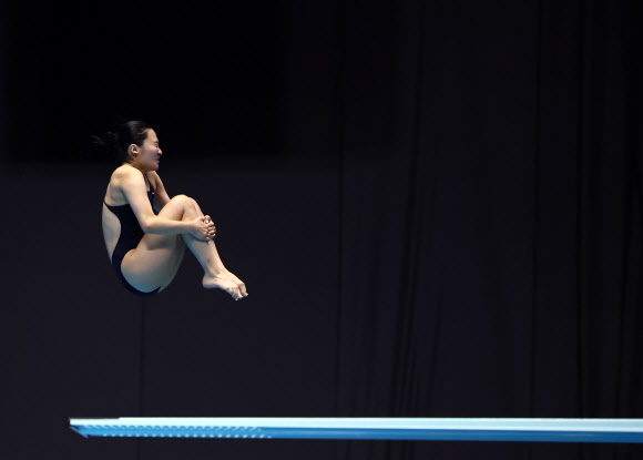 박하름이 20일 일본 후쿠오카현 수영장에서 열린 2023 세계수영선수권 여자 다이빙 3ｍ 스프링보드 예선에서 연기를 펼치고 있다. 2023.7.20 연합뉴스