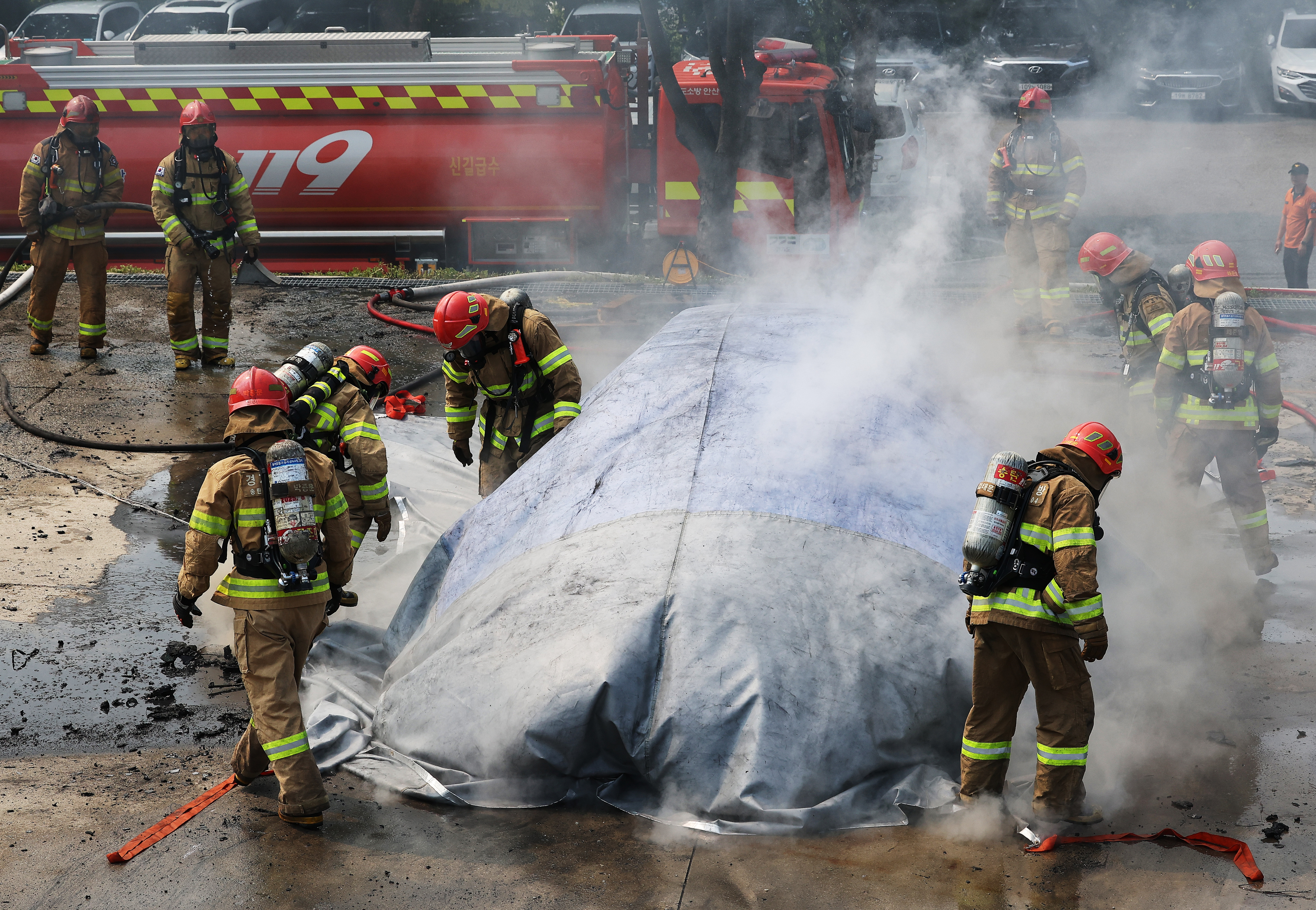 질식소화덮개를 활용한 전기자동차 화재 진압