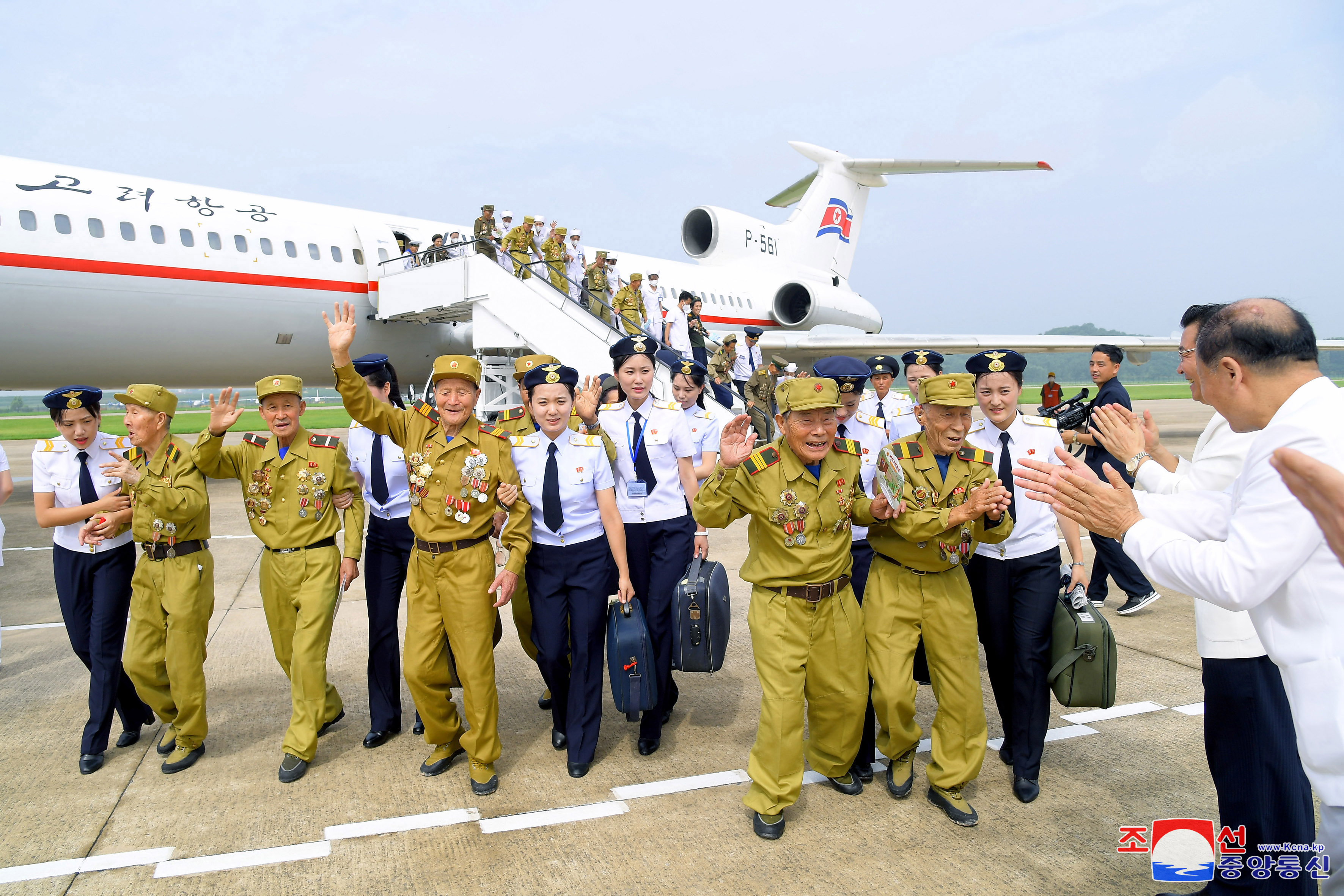 북한, ‘전승절 70주년’ 행사 참가자들 평양 도착