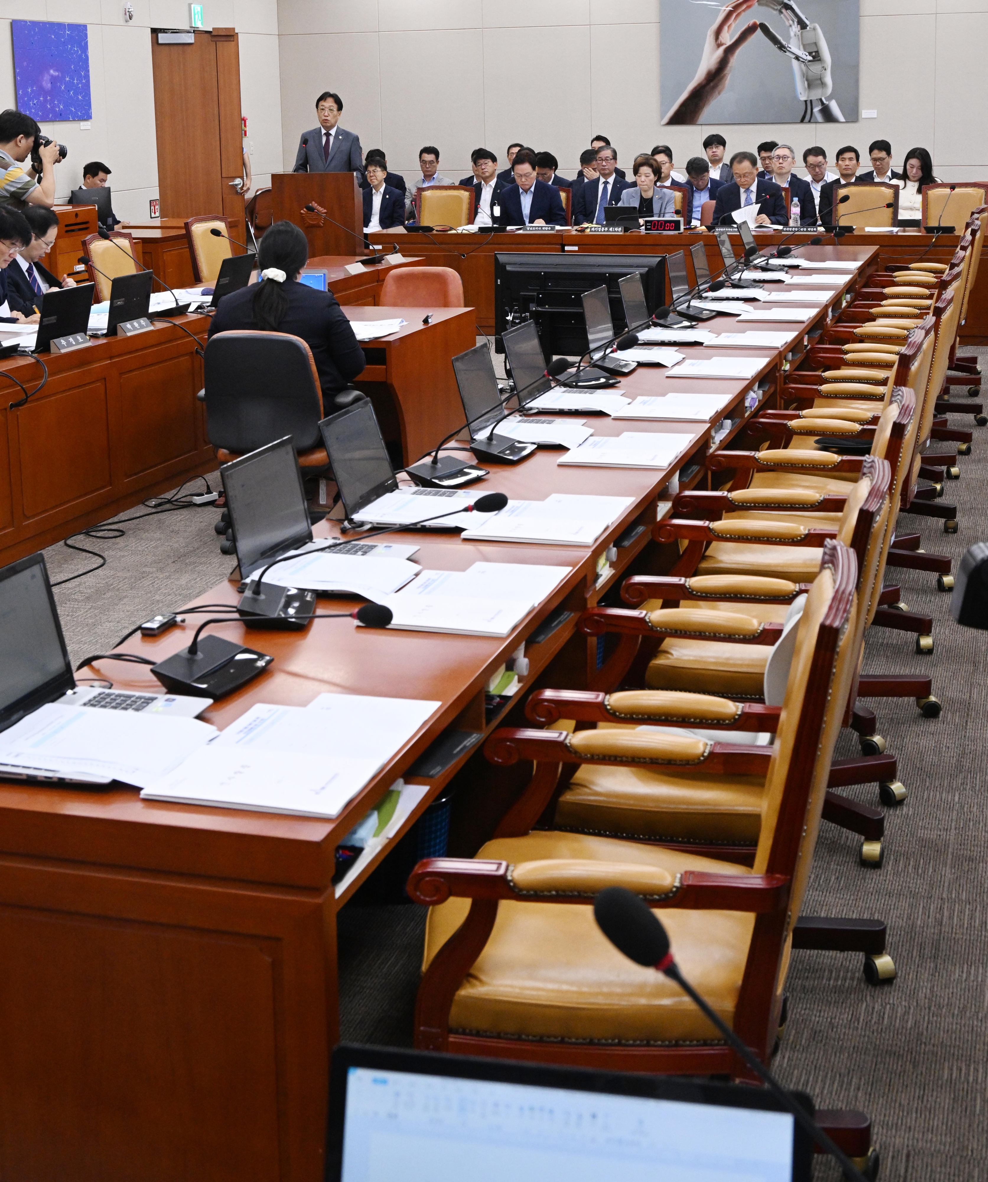 박영득 한국천문연구원 원장이 27일 오전 서울 여의도 국회에서 열린 과학기술정보방송통신위원회 전체회의에서 업무보고하고 있다. 이날 더불어민주당 의원들은 전체회의에 불참했다. 2023.7.27안주영 전문기자