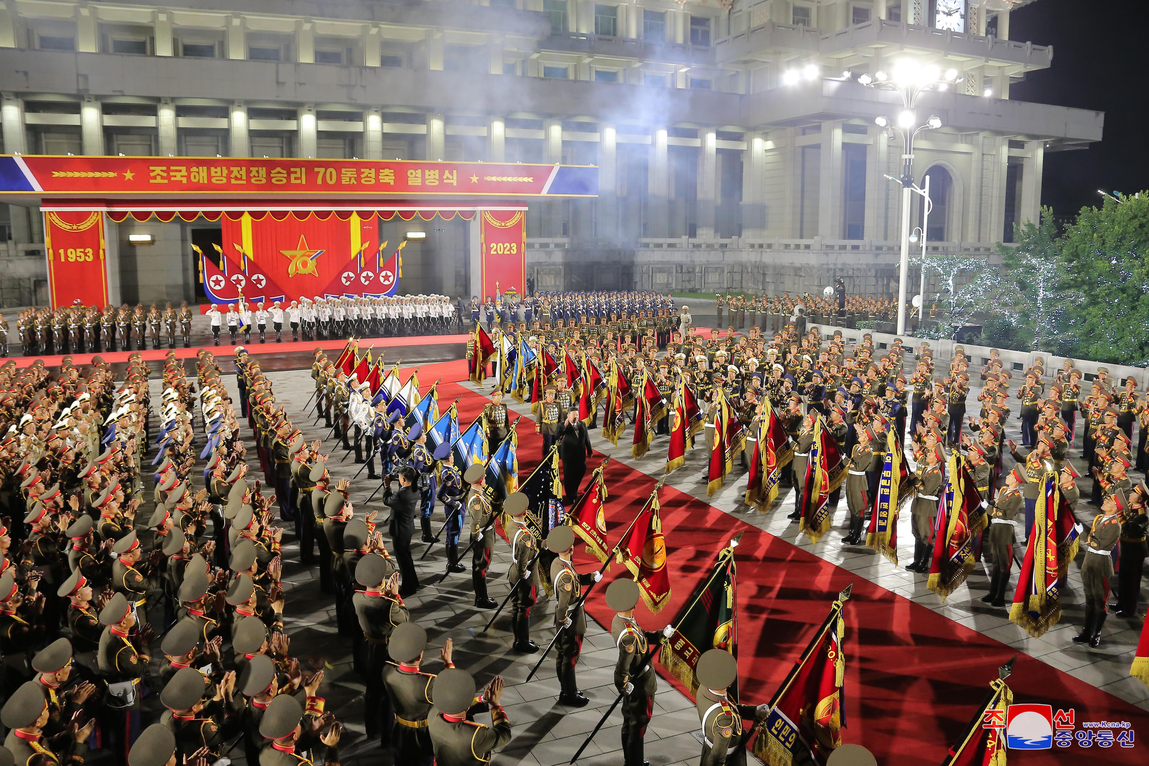 북한, ‘전승절 70주년’ 야간 열병식 개최