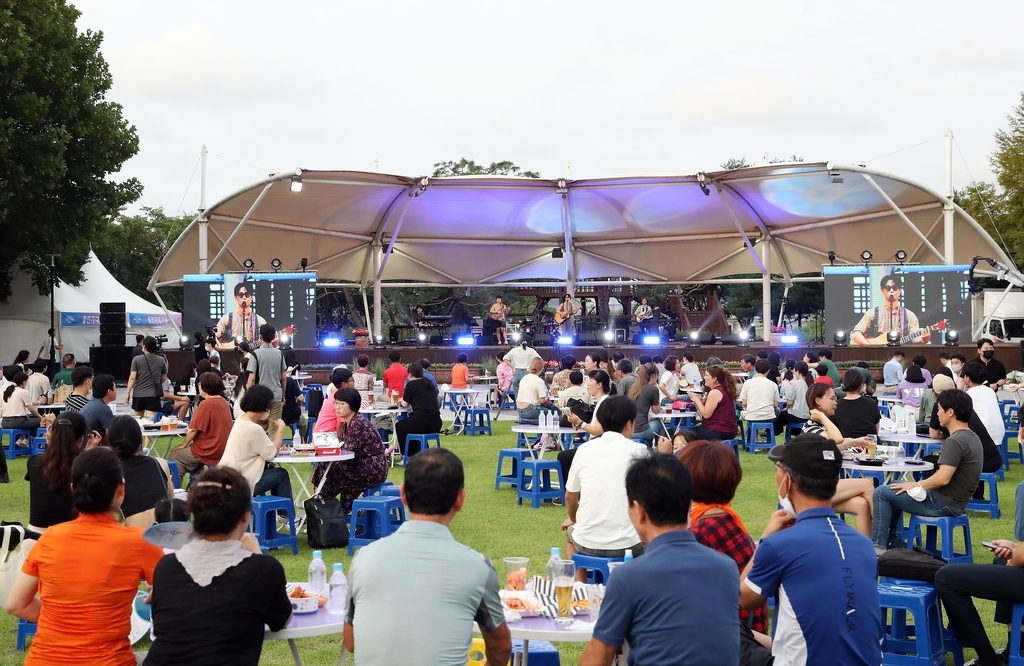 대전 유림공원서 8월 18∼20일 수제맥주를 곁들인 재즈공연이 펼쳐진다. 사진은 지난해 행사 모습. 대전 유성구 제공