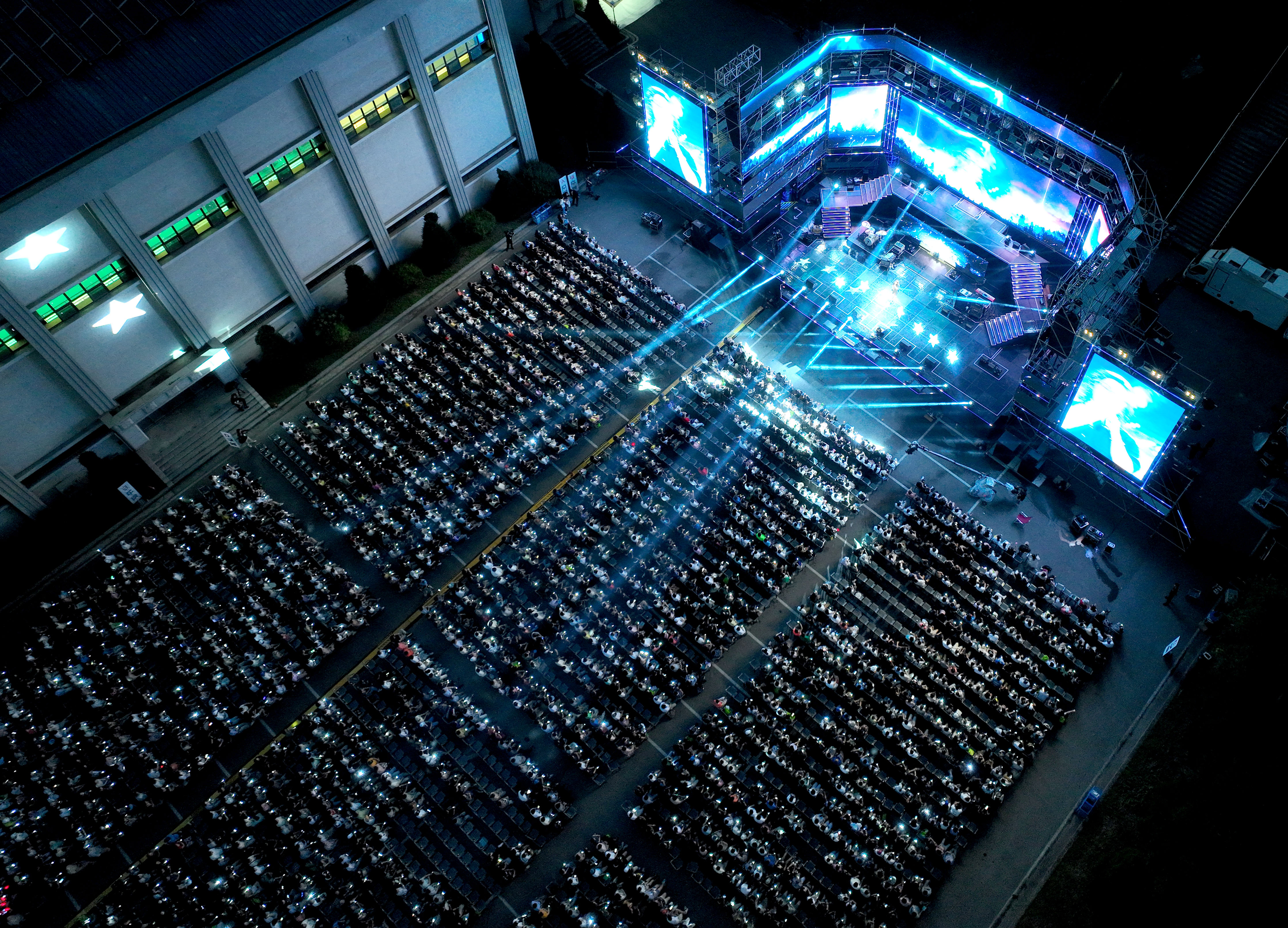 4일 충북 제천 세명대학교 야외 특설무대에서 열린 ‘2023 영수증 콘서트’ 전경.   제천 박지환 기자