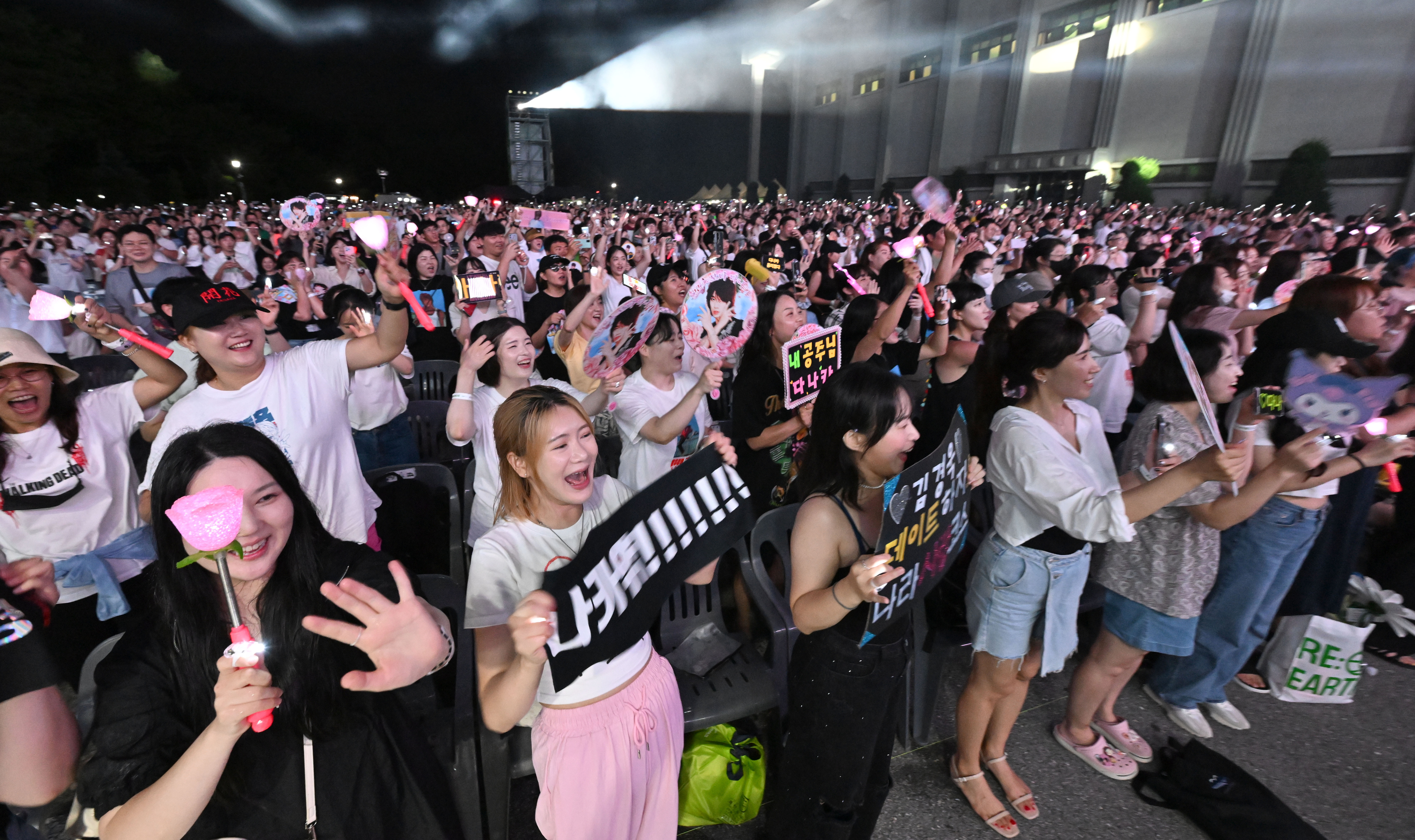 후끈 달아오른 ‘2023 영수증 콘서트’ 객석 제천 박지환 기자