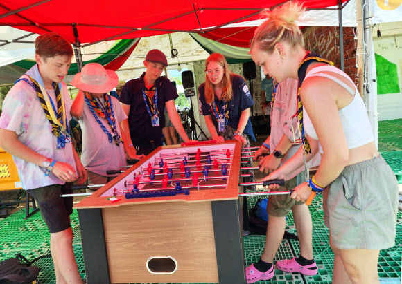 2023 새만금 세계스카우트 잼버리 참가자들이 7일 무더위에 전북 부안군 잼버리장에서 미니 축구 게임을 즐기고 있다. 2023.8.7 연합뉴스