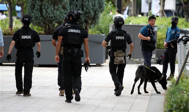 시청역 주변 수색하는 경찰