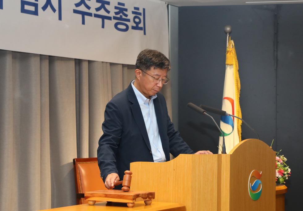 의사봉 두드리는 임병용 GS건설 대표이사 부회장  의사봉 두드리는 임병용 GS건설 대표이사 부회장
연합뉴스