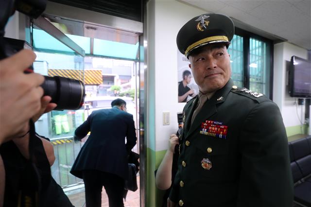 지난달 집중호우 피해 실종자 수색작전 중 순직한 고(故) 채수근 상병 사고 조사결과 보고서를 경찰에 이첩했던 박정훈 전 해병대 수사단장(대령)이 11일 오전 용산구 국방부 소재 국방부 검찰단에 출석하고 있다. 박 전 해병대 수사단장은 기자단에 입장문을 보내 국방부 검찰단의 소환조사에 응하지 않겠다고 밝혔다. 2023.8.11. 뉴스1