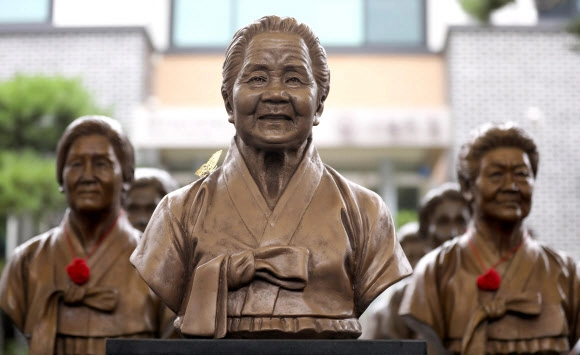 12일 경기 광주시 퇴촌면 나눔의집에서 열린 2023 일본군 ‘위안부’ 피해자 기림의날 기념식에서 제막된 이옥선 할머니(대구 출생)의 흉상 모습.  나눔의 집 제공