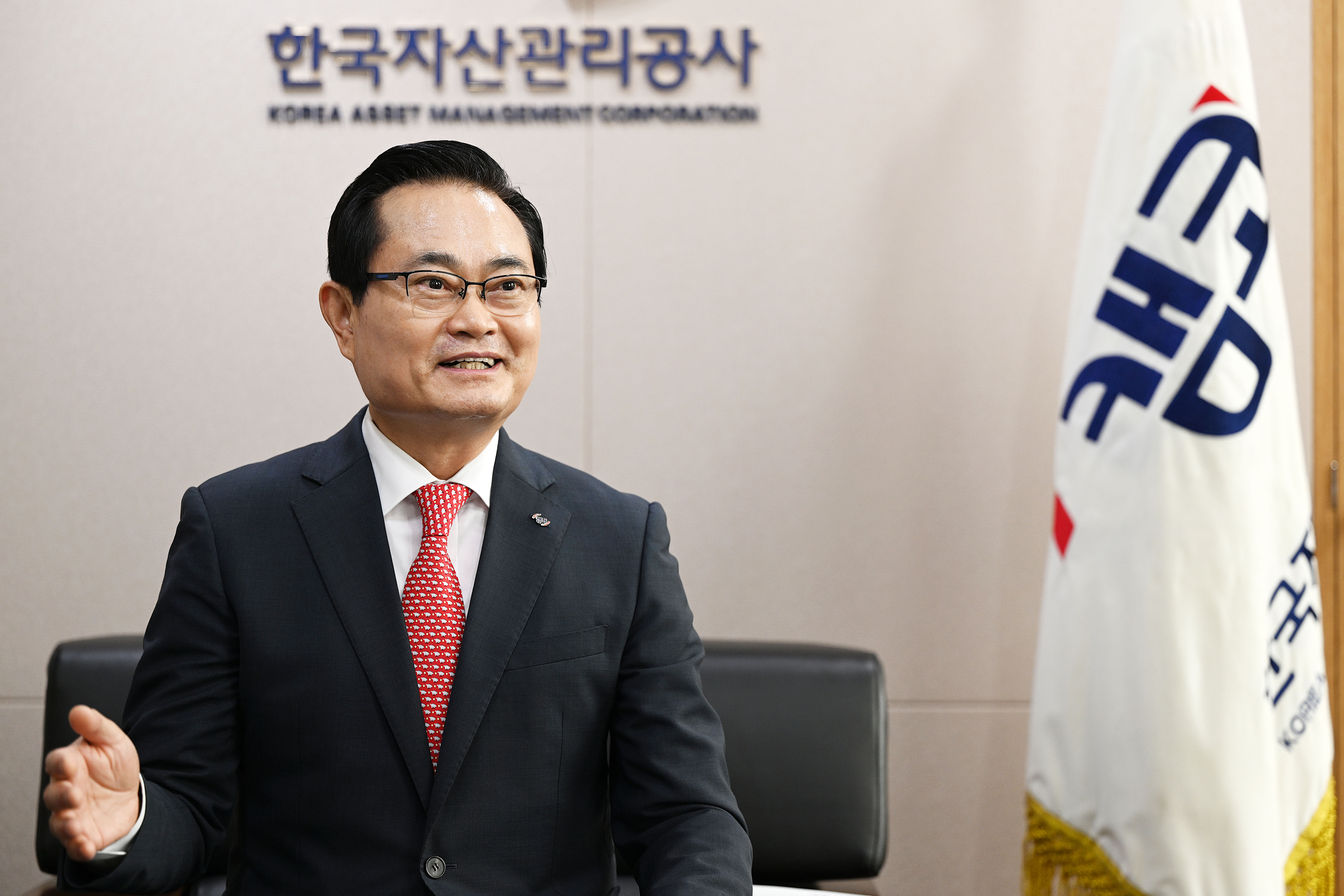 권남주 한국자산관리공사(캠코) 사장이 지난 10일 서울 강남구 캠코양재타워 사무실에서 진행된 서울신문과의 인터뷰를 통해 캠코의 향후 계획을 밝히면서 “부동산 프로젝트파이낸싱(PF) 사업장 정상화 지원펀드, 새출발기금 사업 등을 성공적으로 수행하고자 국민은 물론 정부, 금융회사 등과 긴밀히 협업하겠다”고 말했다.  오장환 기자