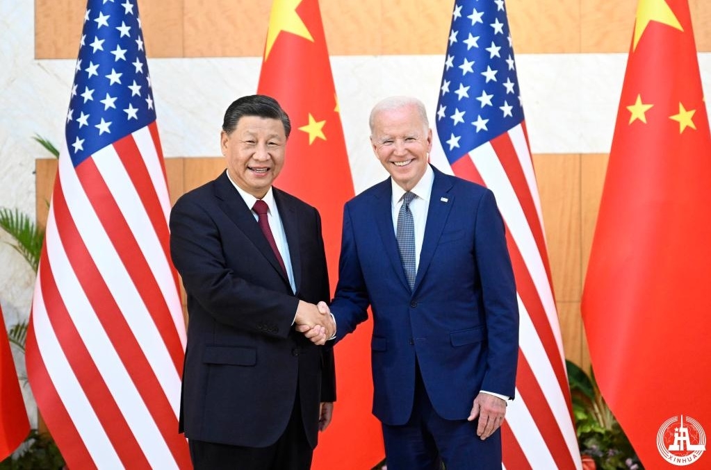 조 바이든(오른쪽) 미국 대통령과 시진핑 중국 국가주석이 지난해 11월 인도네시아 발리에서 열린 주요 20개국(G20) 정상회의를 계기로 성사된 첫 대면 정상회담에서 악수를 나누고 있다. 2022.11.14 신화통신 연합뉴스