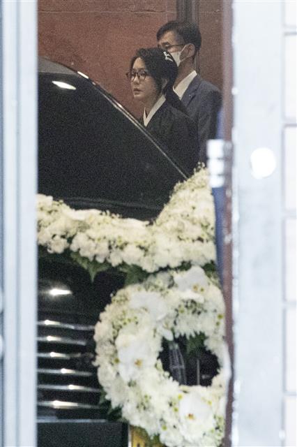 김건희 여사 ‘슬픔에 잠겨’