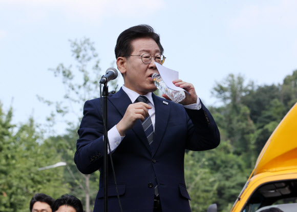 서울중앙지검에 도착한 민주당 이재명 대표