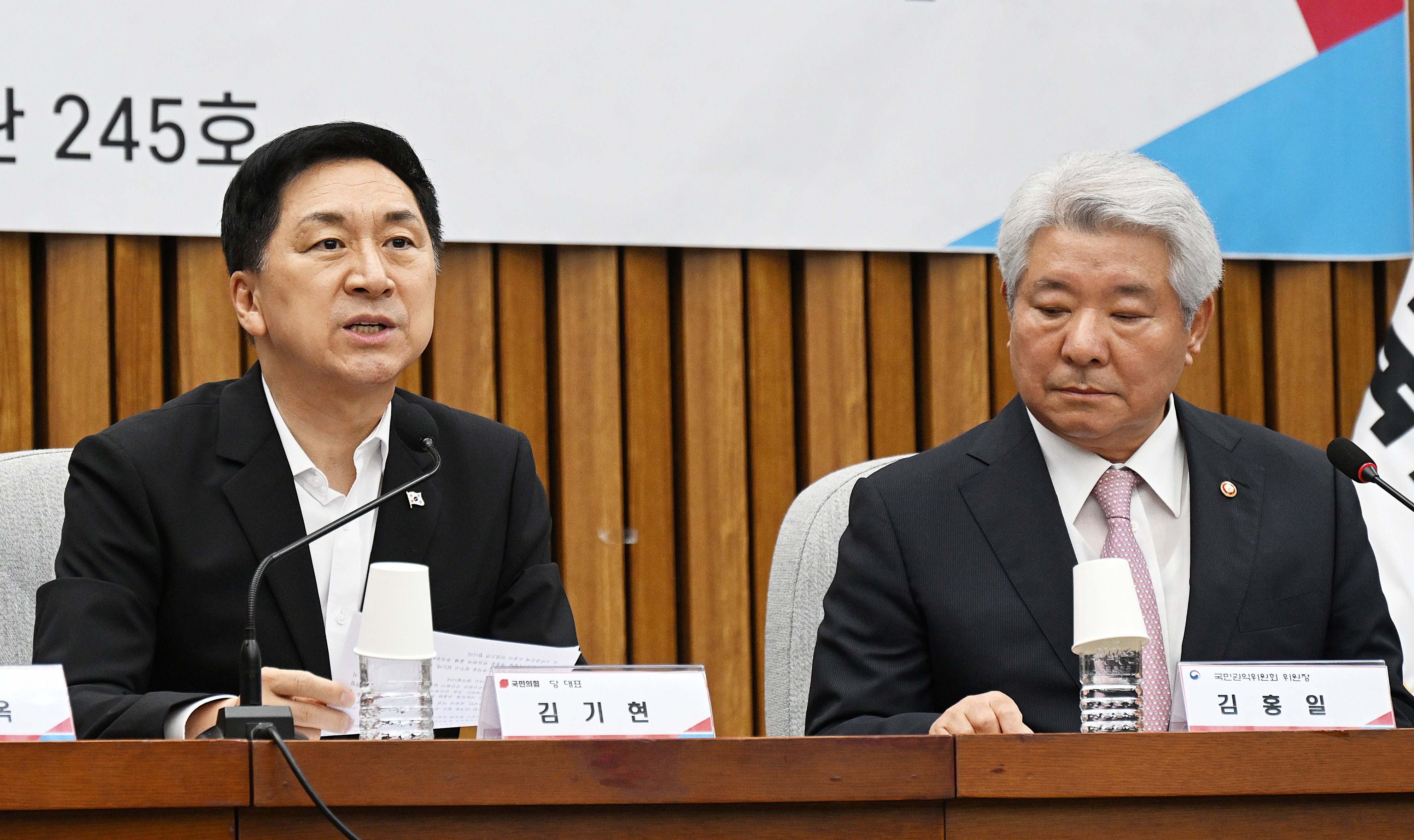 김기현 국민의힘 대표가 18일 서울 여의도 국회에서 열린 농축수산업계 지원 및 문화·예술계 등 소비증진을 위한 청탁금지법 시행령 개정 민·당·정 협의회에 참석해 모두발언을 하고 있다. 2023.8.18 오장환 기자