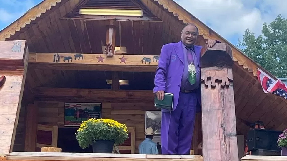 미국 노스캐롤라이나주 그린보로에 있는 자신의 교회 앞에 선 힌 니에.
본인 제공
영국 BBC 홈페이지 캡처