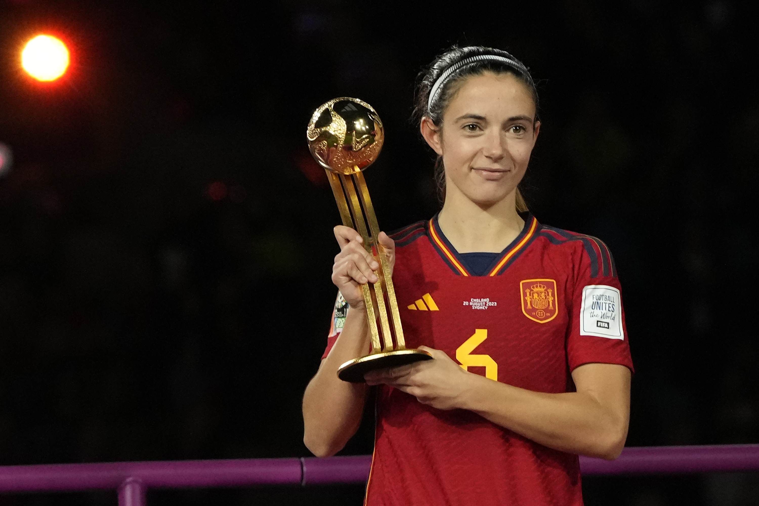 골든볼(MVP)를 받은 스페인 아이타나 본마티. AP 연합뉴스