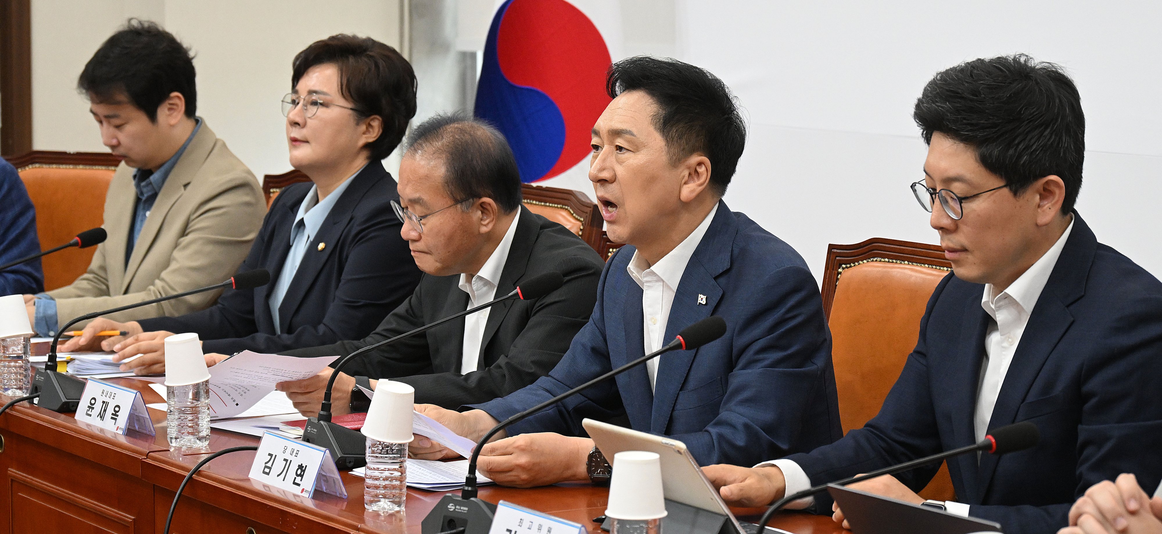 김기현 국민의힘 대표가 21일 서울 여의도 국회에서 열린 최고위원회의에 참석해 모두발언을 하고 있다. 2023.8.21 오장환 기자