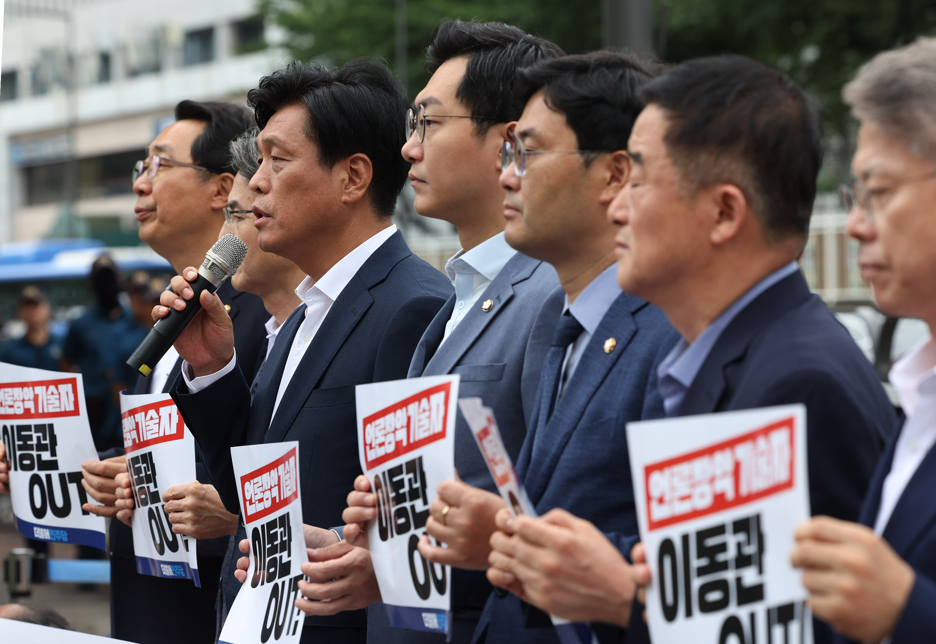 이동관 후보자 부적격 인사청문보고서 전달 기자회견