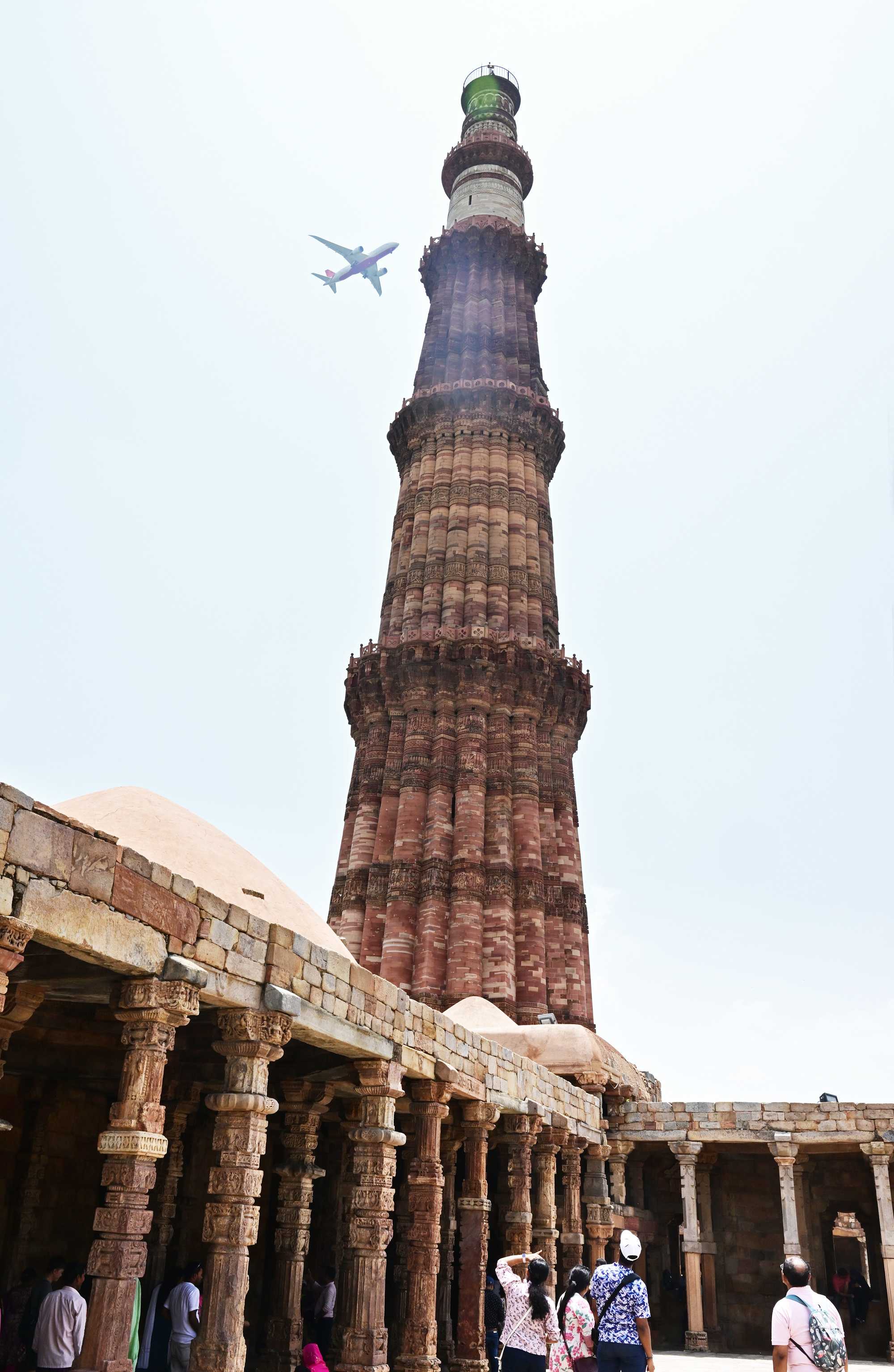 델리의 상징물 중 하나인 쿠트브 미나르. 힌두교 사원을 부수고 지어 올린 이슬람의 승전탑이다. 1993년 유네스코 세계유산에 지정됐다.