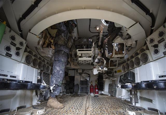 한미 연합 연습 을지 자유의 방패(UFS) 2부가 시작된 28일 경기 포천시 제7포병여단 훈련장에서 장병들이 K9 자주포 발사를 준비하고 있다. 이번 훈련은 한미연합 군사연습 을지프리덤실드(UFS) 연습과 연계해 결전 태세를 확립하고 화력 대응태세 역량을 강화하기 위해 이번 훈련을 실시했다. 2023.8.28. 뉴스1