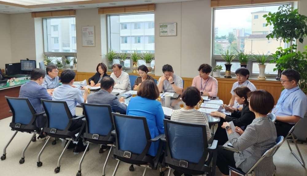 서울 은평구가 구민들의 안전을 위해 출범시킨 범죄예방 TF 회의를 갖고,무차별 범죄에 대한 대응책을 논의하고 있다.   은평구 제공