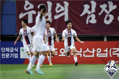 대전 원정 경기에서 결승골을 넣은 뒤 환호하는 수원FC 이승우. 한국프로축구연맹 제공.