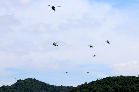 한미연합훈련 ‘을지 자유의 방패(UFS·을지프리덤실드)’가 이어진 지난달 31일 전남 장성군 일대에서 공중강습작전이 펼쳐지고 있다. 2023.9.1 연합뉴스