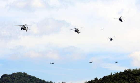 한미연합훈련 ‘을지 자유의 방패(UFS·을지프리덤실드)’가 이어진 지난달 31일 전남 장성군 일대에서 공중강습작전이 펼쳐지고 있다. 2023.9.1 연합뉴스