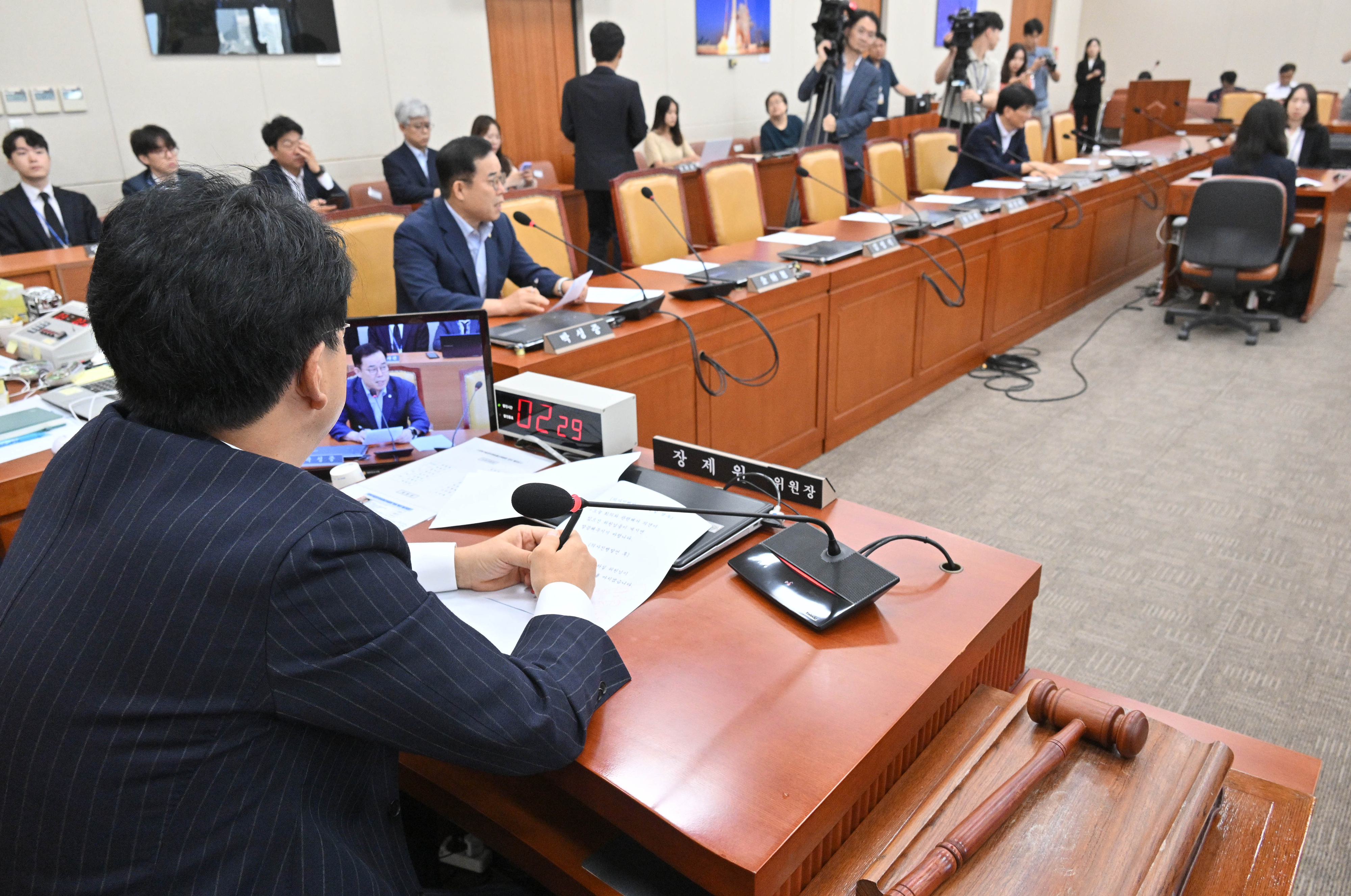 31일 국회에서 여당 의원들이 불참한 가운데 과학기술방송통신위원회 회의가 열리고 있다.  홍윤기 기자