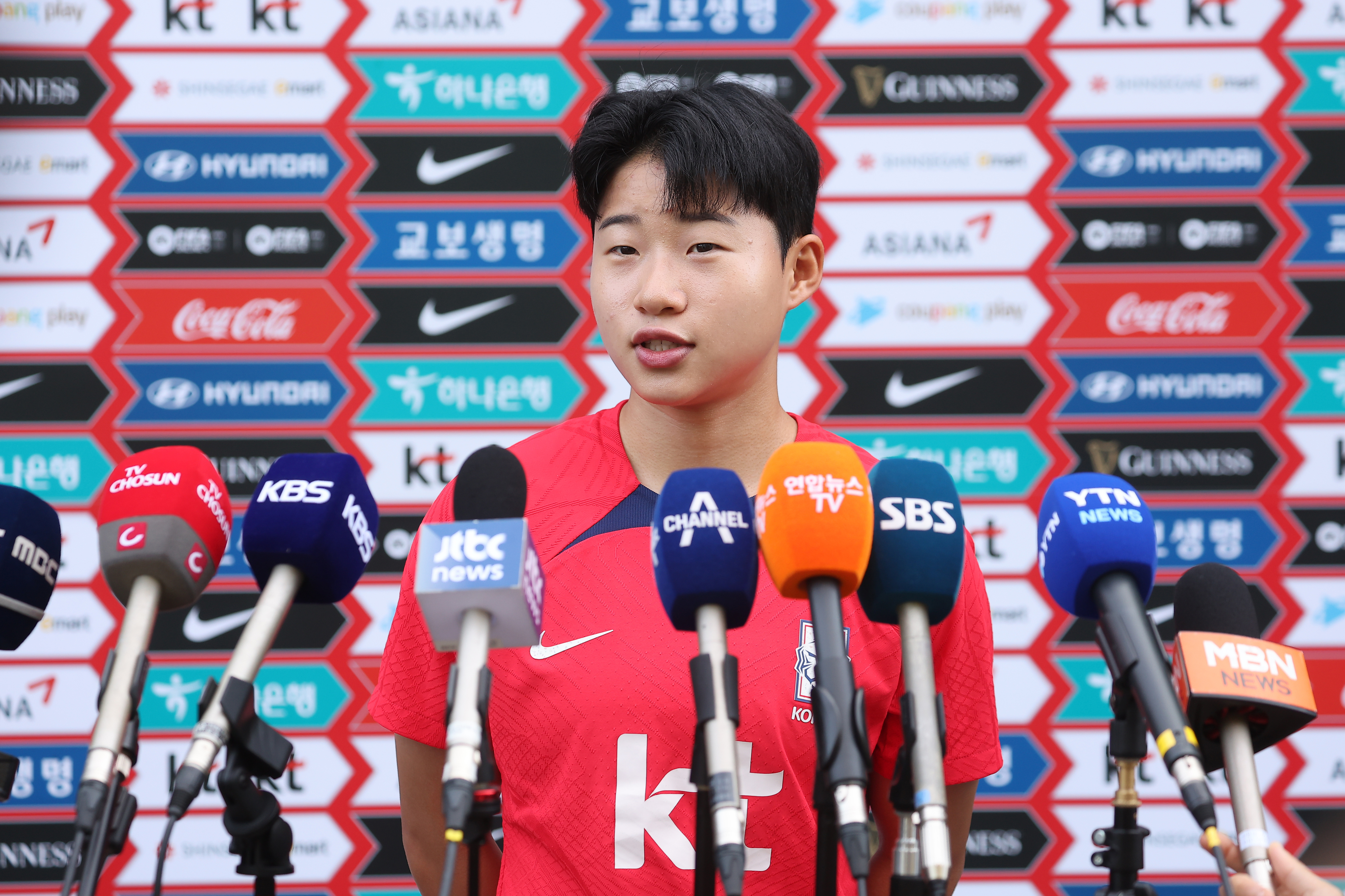 훈련 전 기자회견 하는 여자축구 천가람