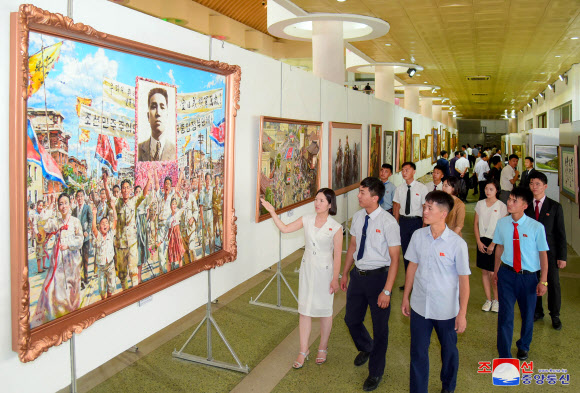 북한은 정권수립 75주년(9ㆍ9절)을 앞두고 지난 5일 옥류관에서 중앙미술전시회가 개막됐다고 조선중앙통신이 6일 보도했다. 2023.9.6. 평양 조선중앙통신 연합뉴스