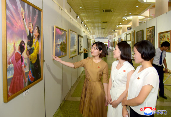 북한은 정권수립 75주년(9ㆍ9절)을 앞두고 지난 5일 옥류관에서 중앙미술전시회가 개막됐다고 조선중앙통신이 6일 보도했다. 2023.9.6. 평양 조선중앙통신 연합뉴스