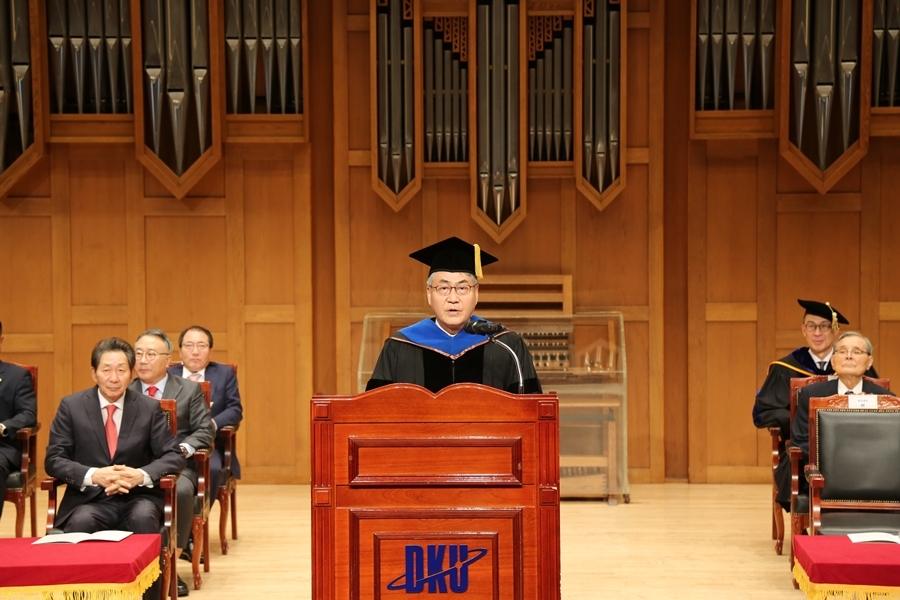 안순철 단국대 제19대 총장이 취임식에서 인사말을 하고 있다. 단국대 제공