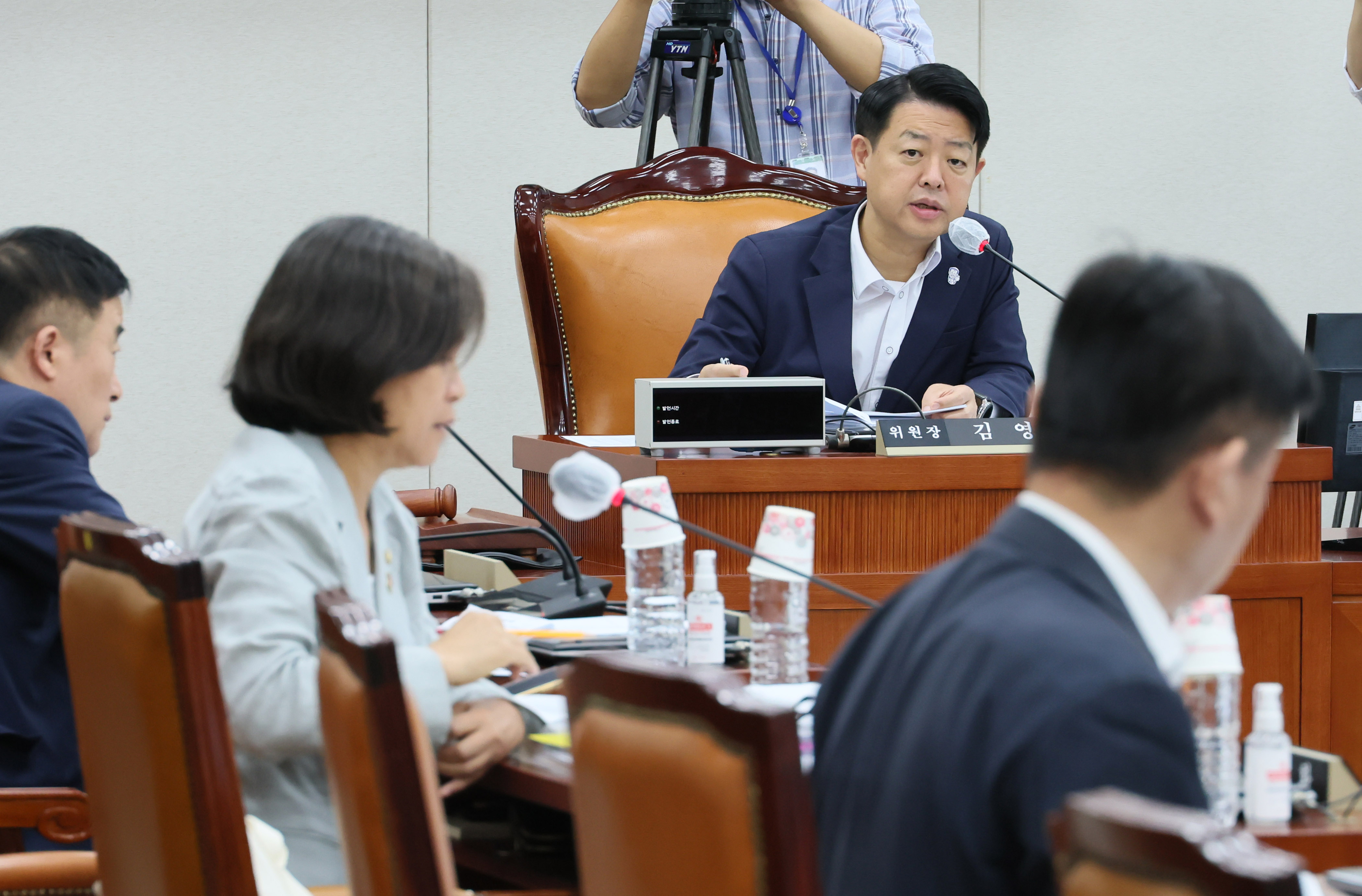 교육위 법안심사소위, 교권지위향상법 심사